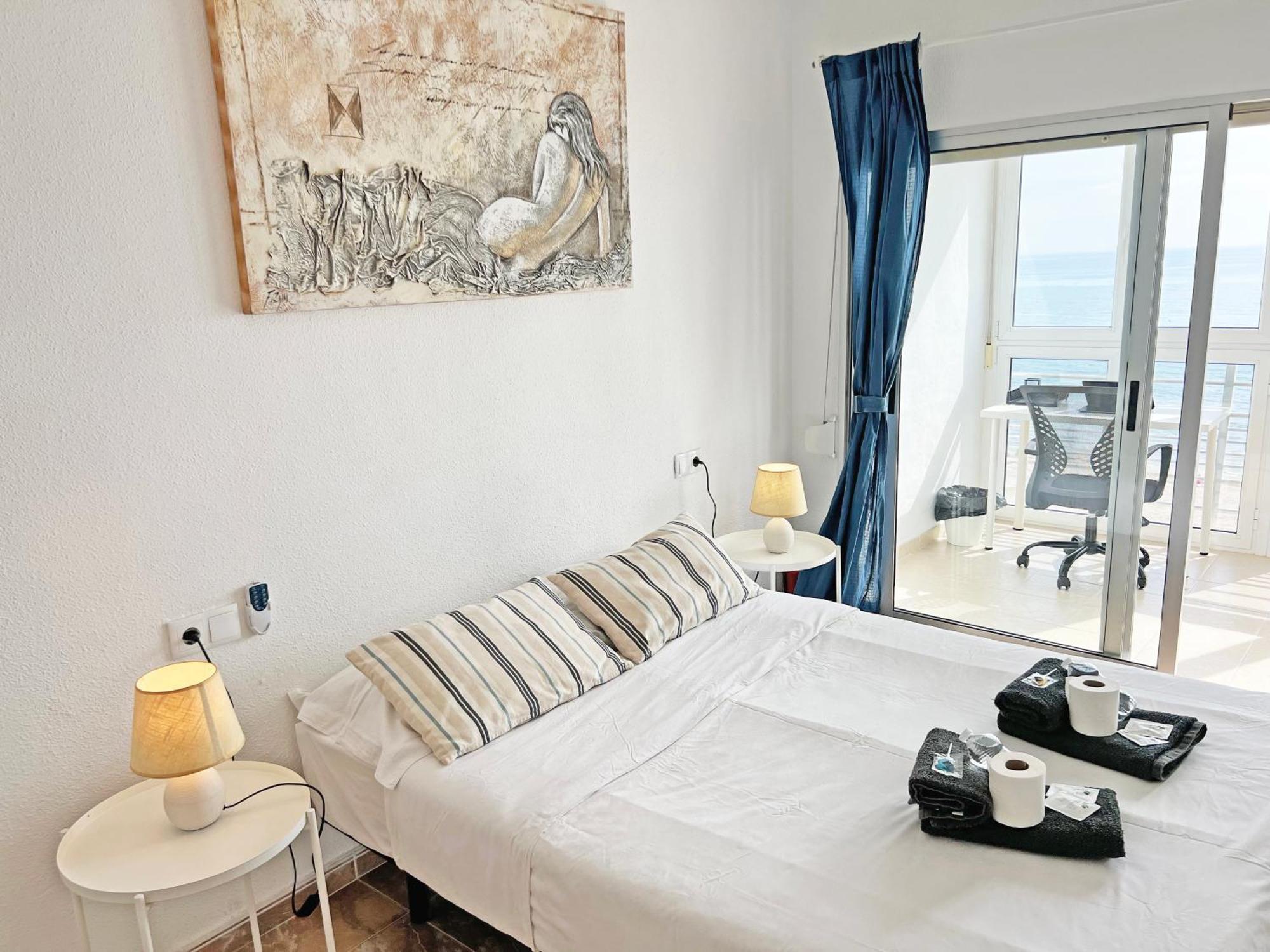 Atico Frente Al Mar 2 Terrazas Barbacoa Y Parking Sujeto A Disponibilidad Apartment El Campello Exterior foto