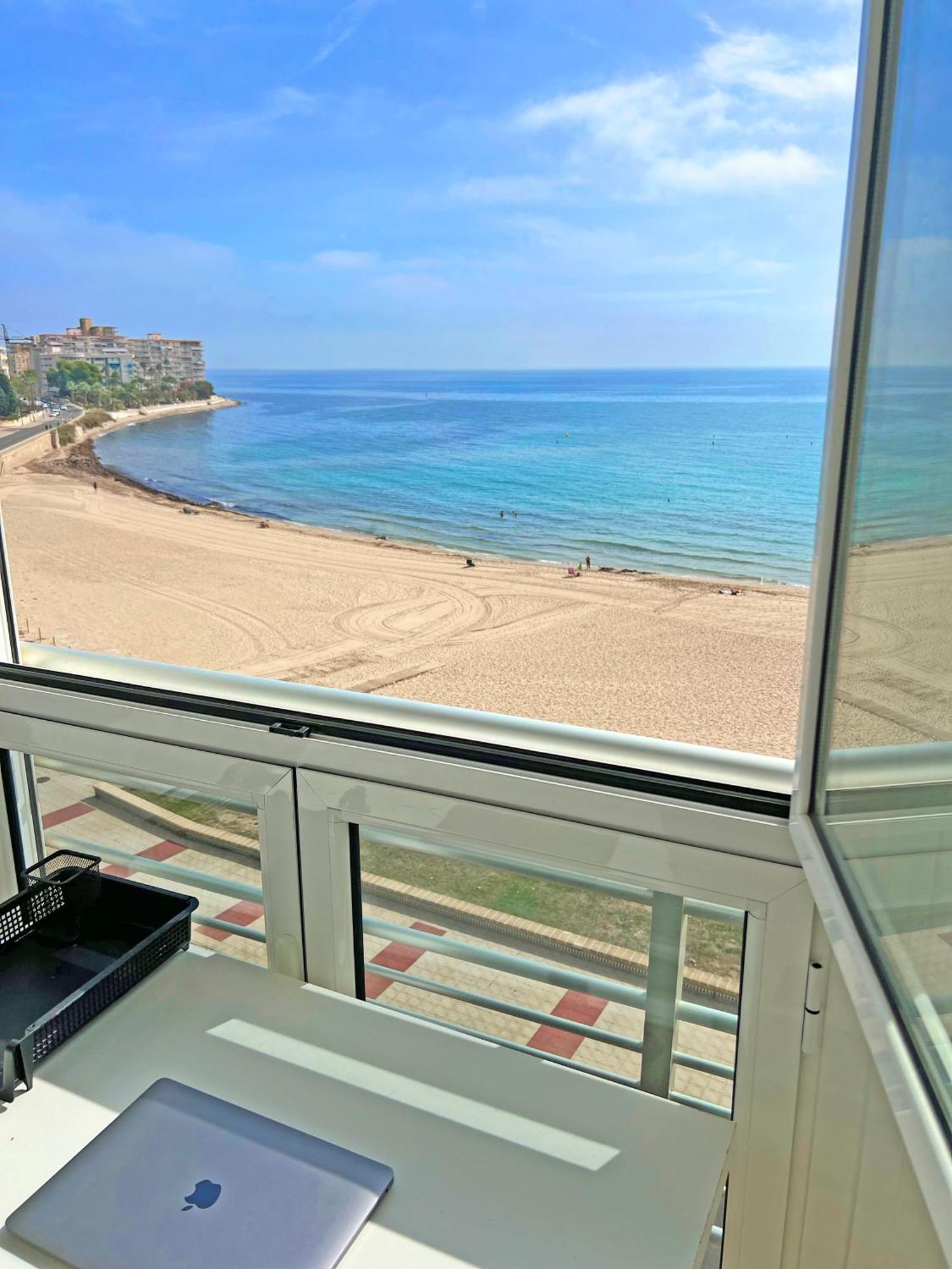 Atico Frente Al Mar 2 Terrazas Barbacoa Y Parking Sujeto A Disponibilidad Apartment El Campello Exterior foto