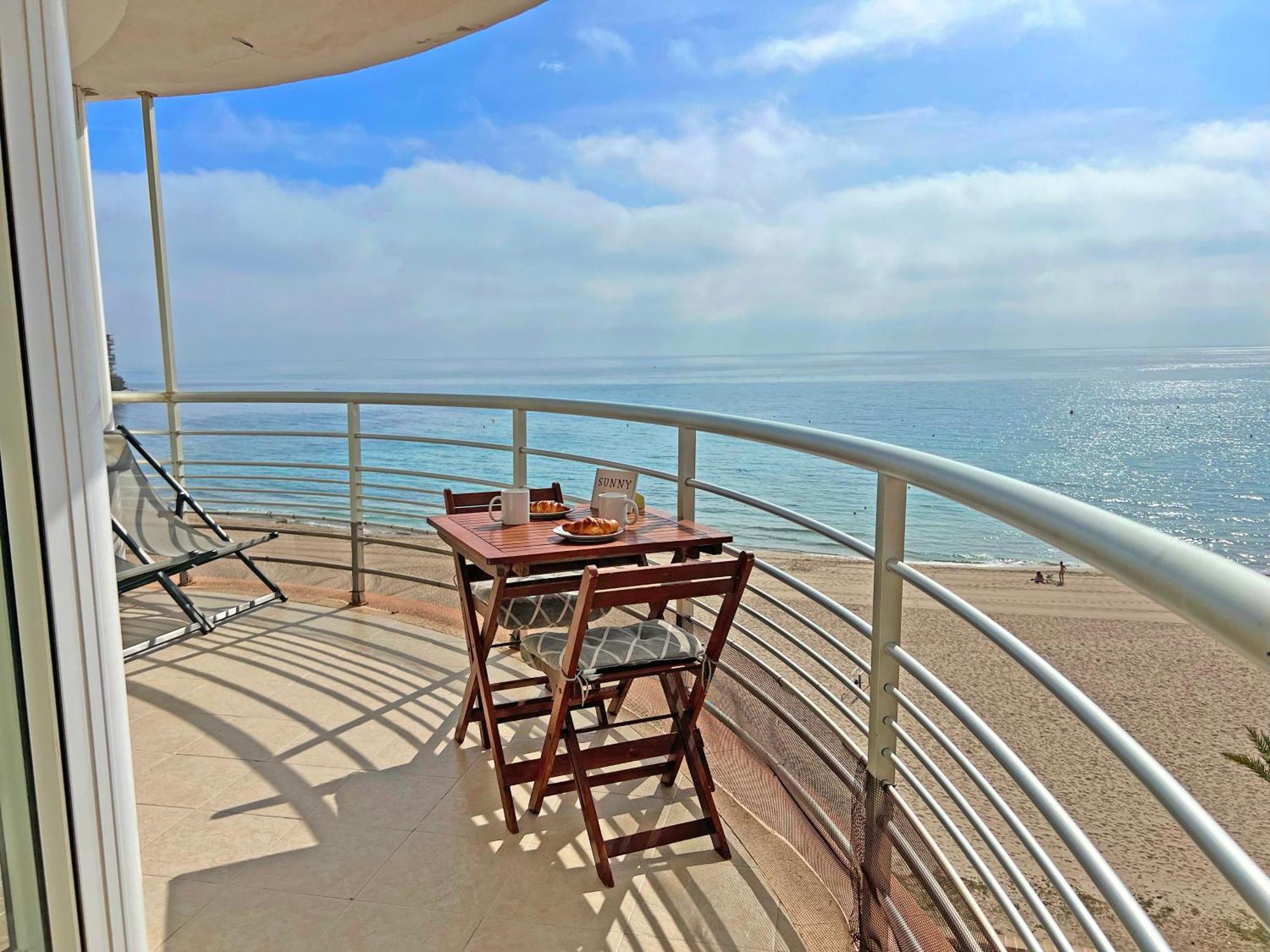 Atico Frente Al Mar 2 Terrazas Barbacoa Y Parking Sujeto A Disponibilidad Apartment El Campello Exterior foto